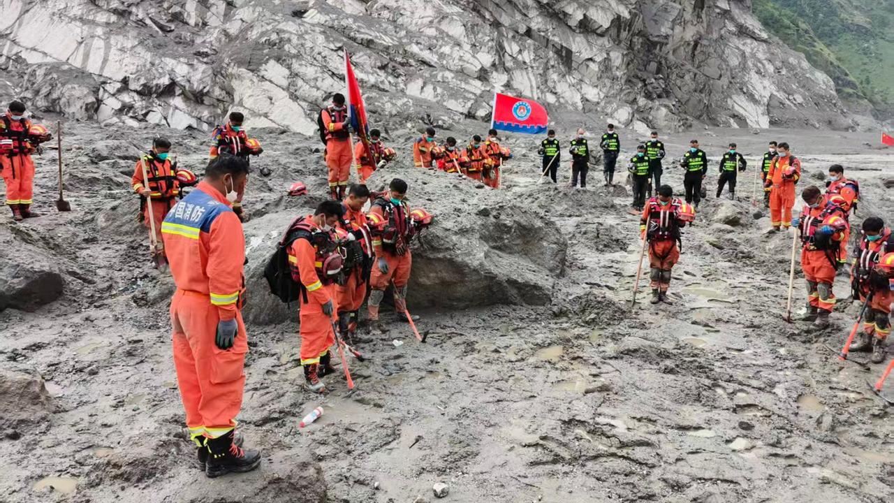 Число погибших после селевого потока в Гималаях выросло до 1 000
